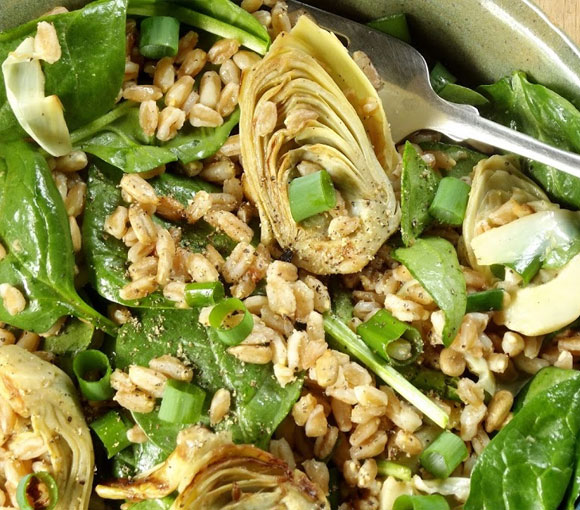 Ensalada de Corazones de Alcachofa y Piñones