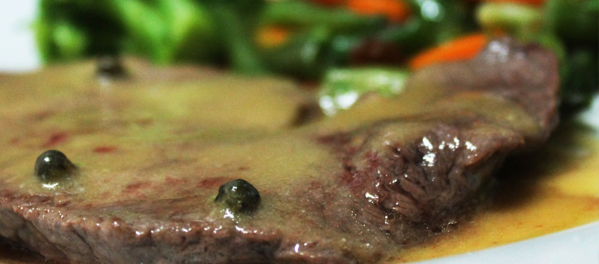Medallones de Res en Salsa de Pimienta Negra